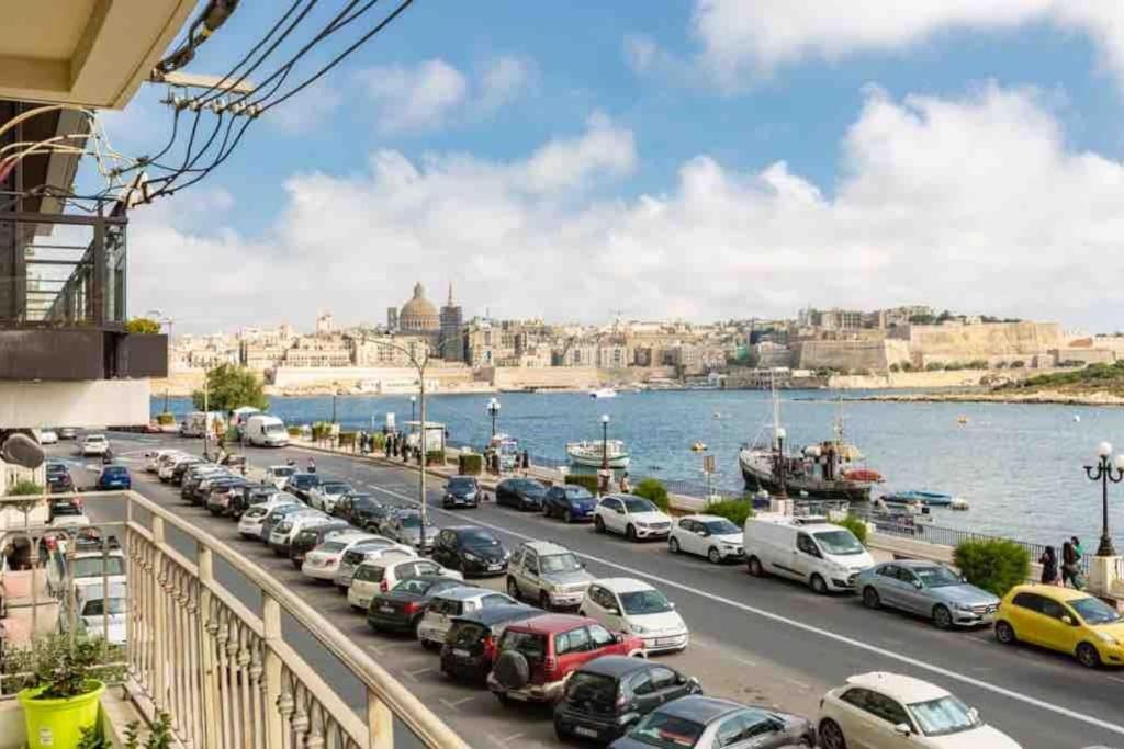 Spectacular Sea View In The Heart Of Слима