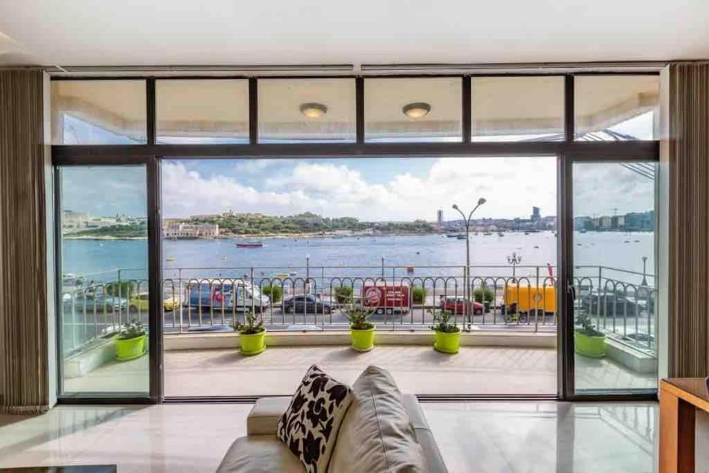Spectacular Sea View In The Heart Of Appartement